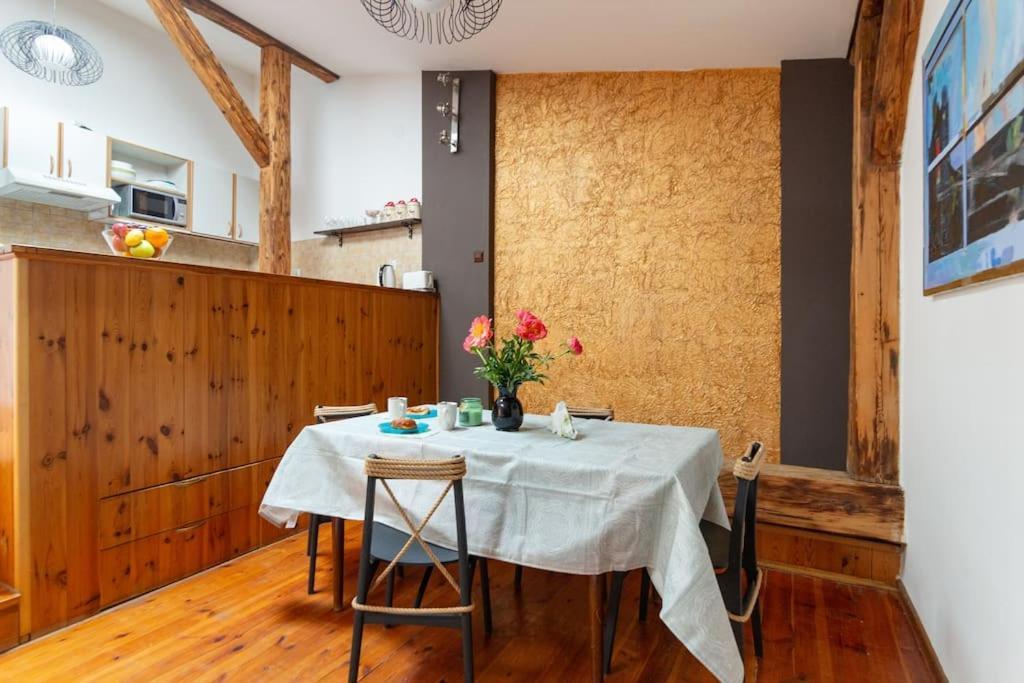 Apartament Pauza 3 Bedroom Apartment! Old Town