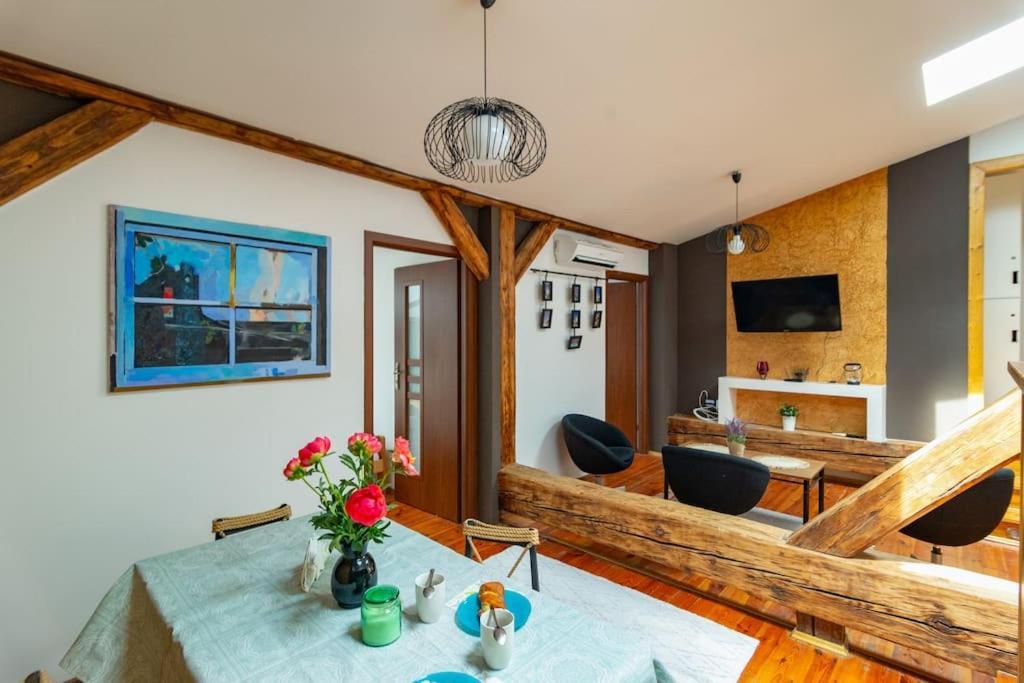 Apartament Pauza 3 Bedroom Apartment! Old Town